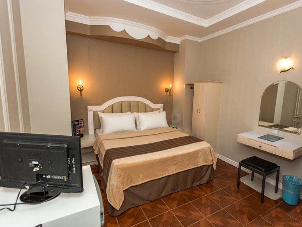 Urban Travellers Hotel Pasay Exterior photo