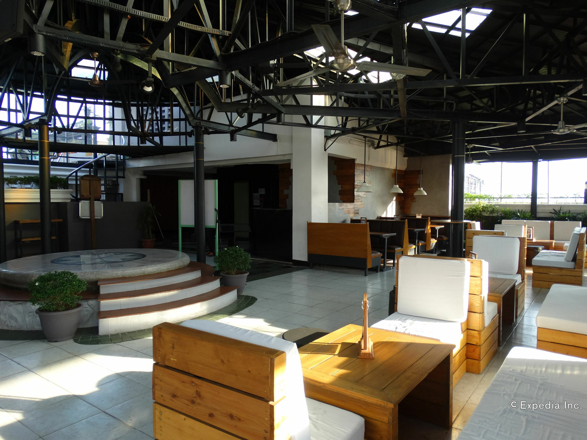 Urban Travellers Hotel Pasay Exterior photo