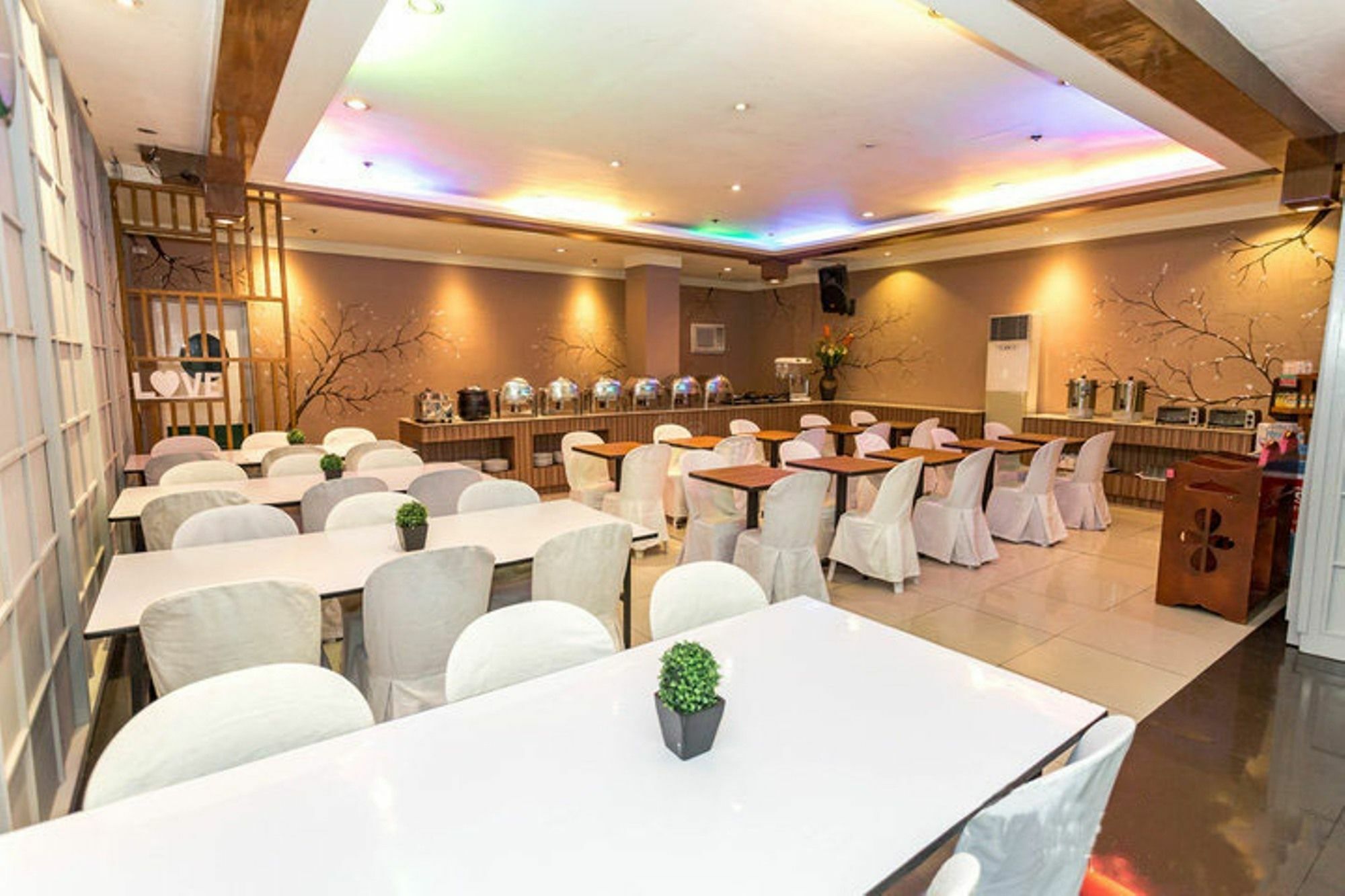 Urban Travellers Hotel Pasay Exterior photo